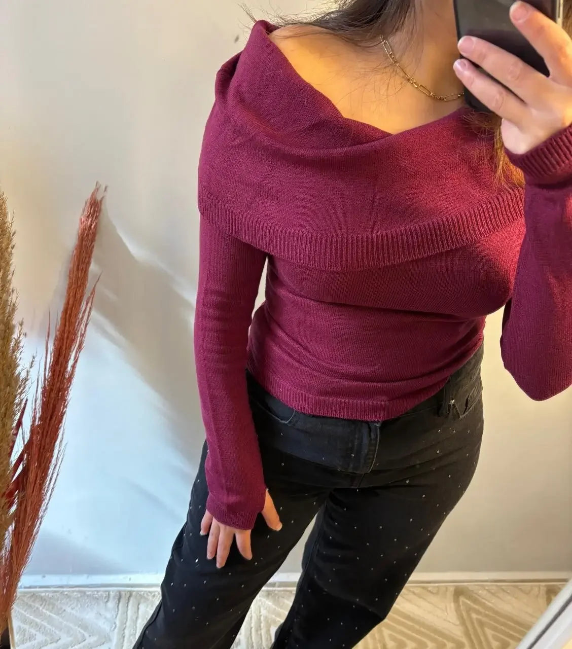 Off-Shoulder Pullover 