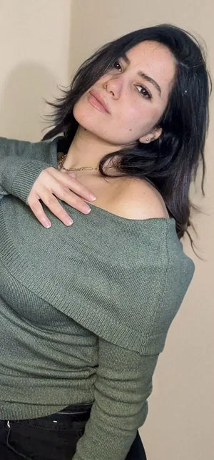Off-Shoulder Pullover 