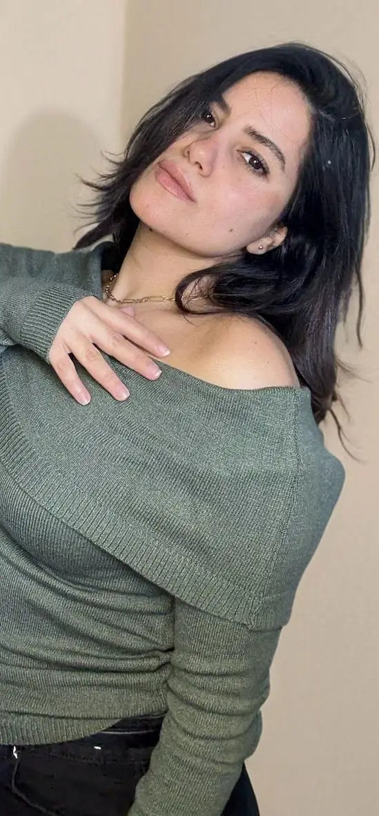 Off-Shoulder Pullover 